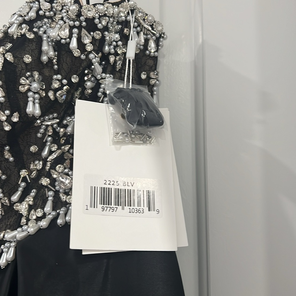 MAC DUGGAL DRESS - Picture 8 of 15